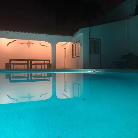 Beautiful 5 Bedroom For 14 Guests-pool & Bbq Estoril